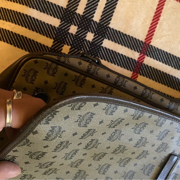 Authentic MCM messenger bag UNISEX - Picture 9 of 11